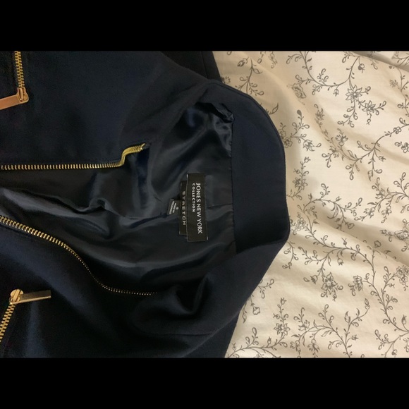Jones New York Blazer. Navy blue size 8 - Picture 2 of 2